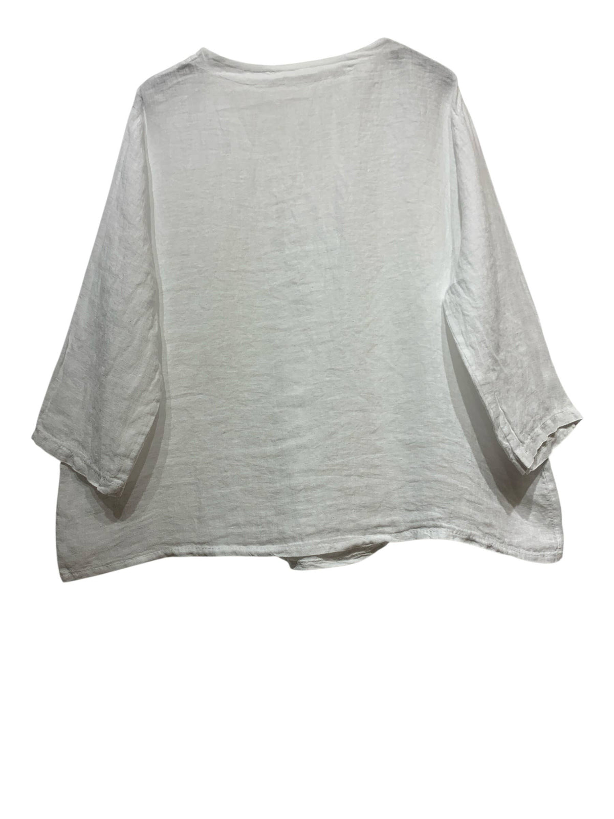 5548 Loose Linen Blouse with Buttoned Neckline: Jeans