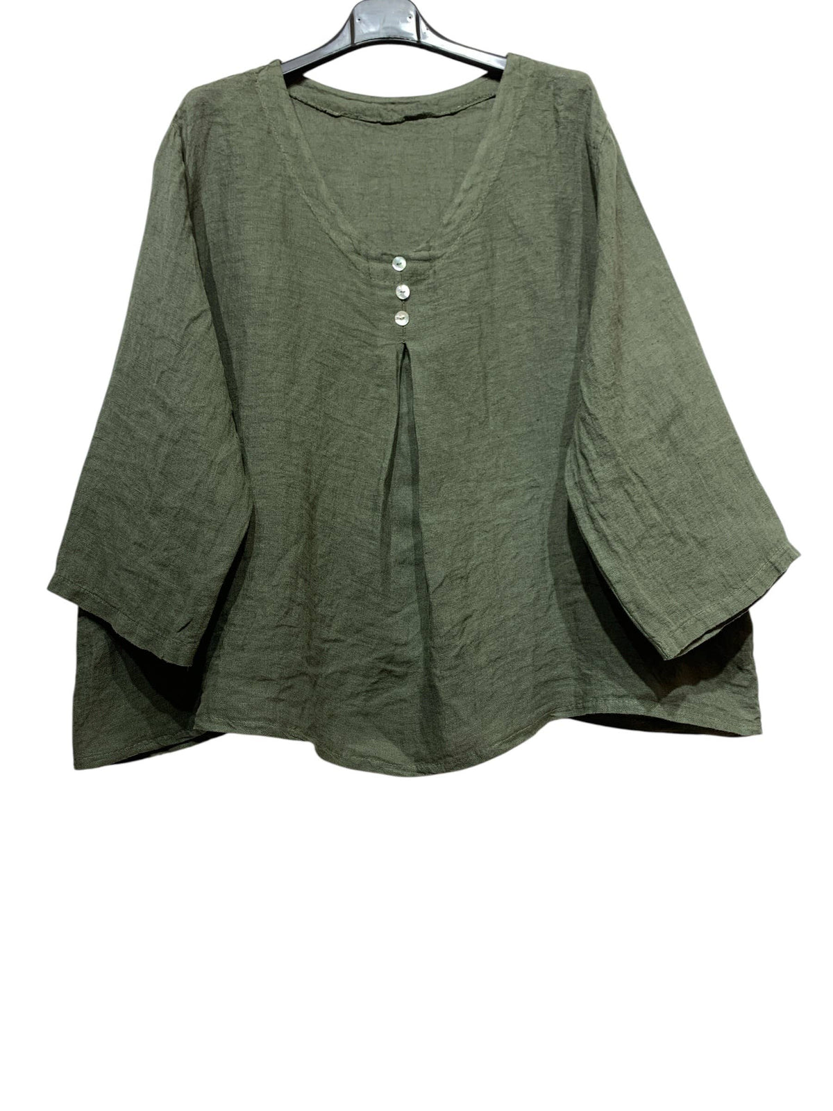 5548 Loose Linen Blouse with Buttoned Neckline: Jeans