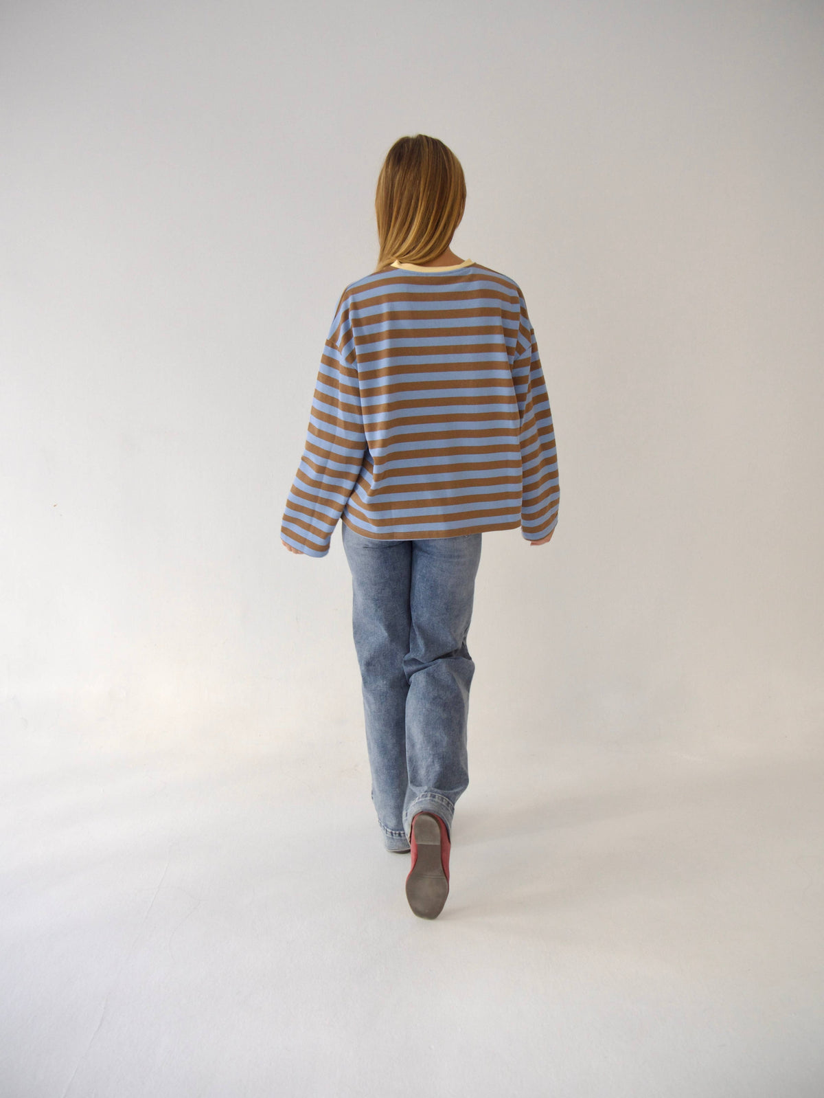 Núria Brown and Light Blue T-shirt